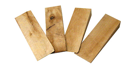 vier Montagekeile aus Holz