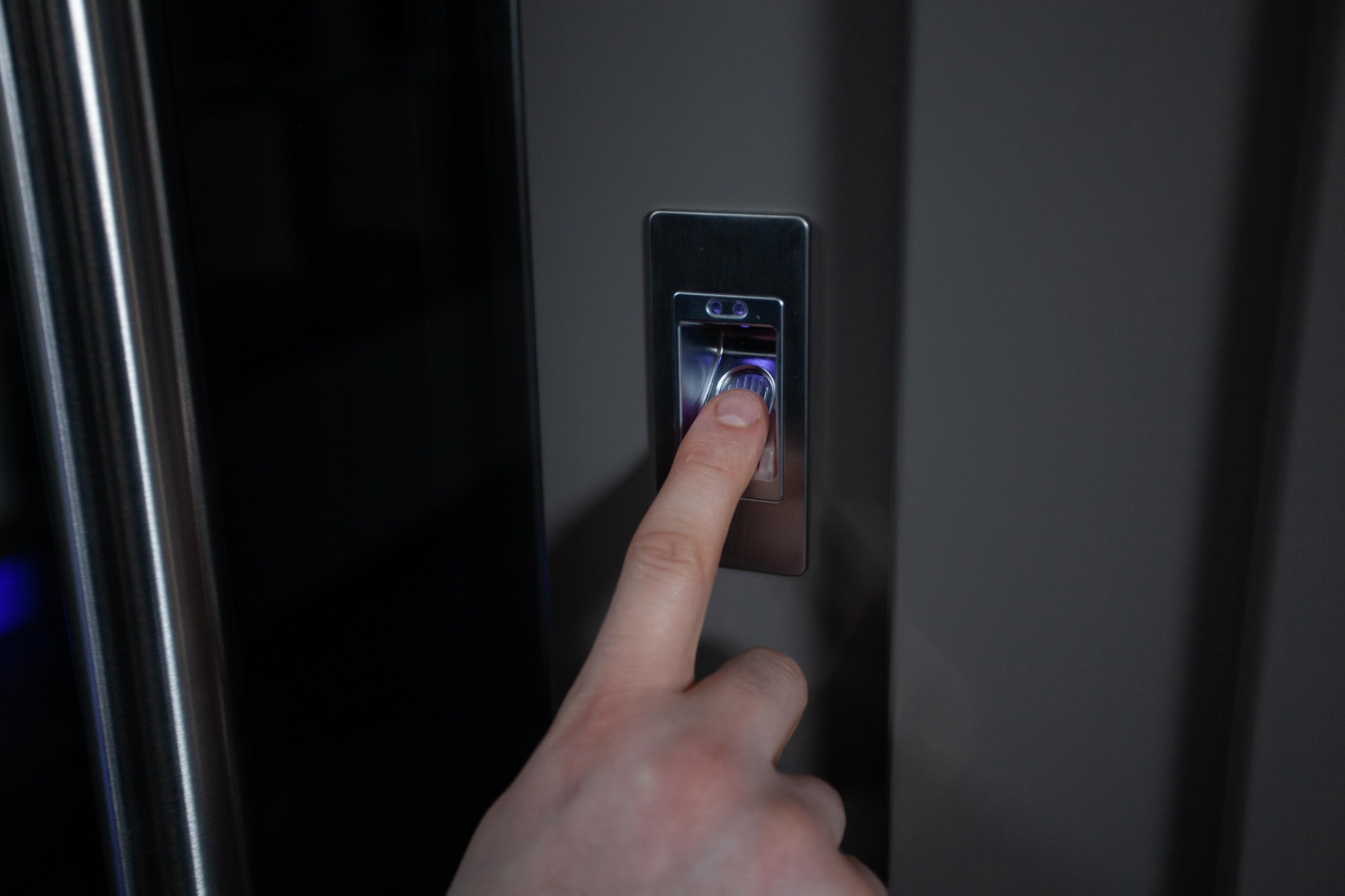 Moderne Haustüren mit Fingerprint