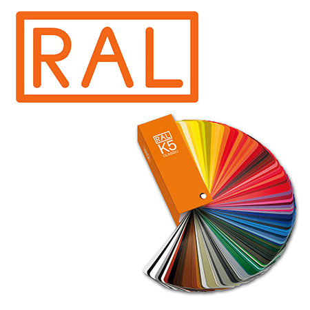 aufgeklappter Farbfächer mit vielen Farben und der Überschrift: RAL
